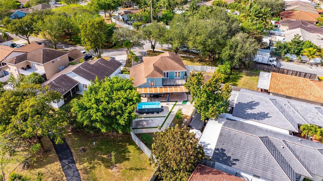 For Sale: $750,000 (4 beds, 2 baths, 2081 Square Feet)