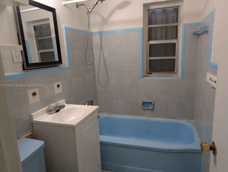 For Sale: $450,000 (3 beds, 1 baths, 1238 Square Feet)