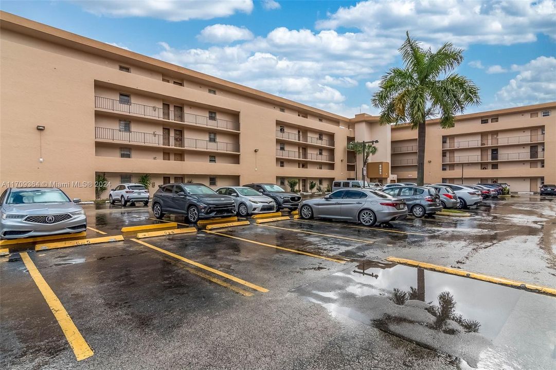 Active With Contract: $269,000 (2 beds, 2 baths, 1171 Square Feet)