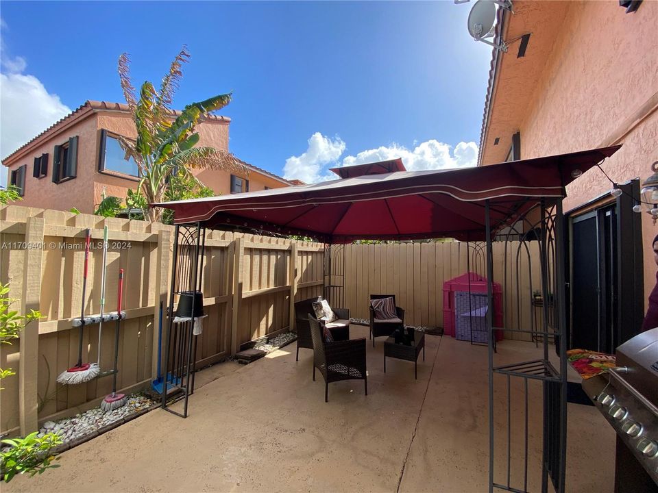 For Sale: $330,000 (3 beds, 2 baths, 1607 Square Feet)