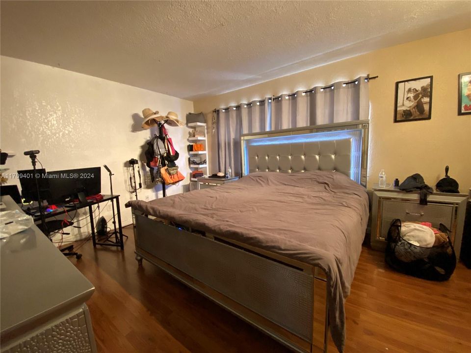 For Sale: $330,000 (3 beds, 2 baths, 1607 Square Feet)