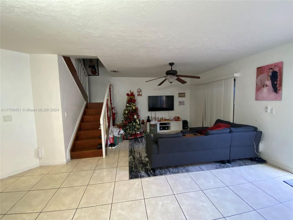 For Sale: $330,000 (3 beds, 2 baths, 1607 Square Feet)