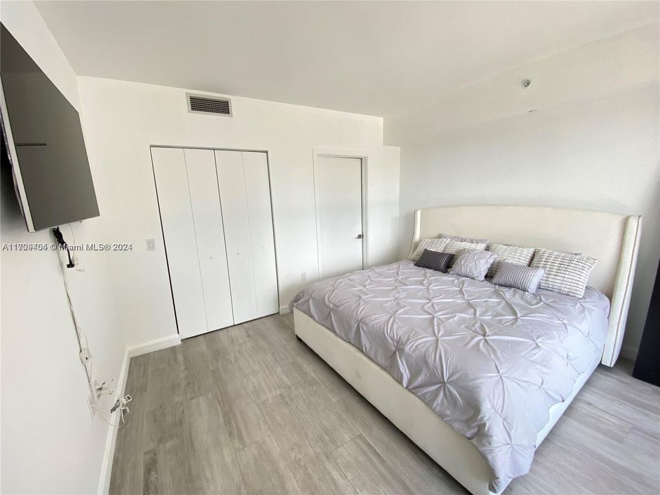 Active With Contract: $5,650 (2 beds, 2 baths, 1048 Square Feet)