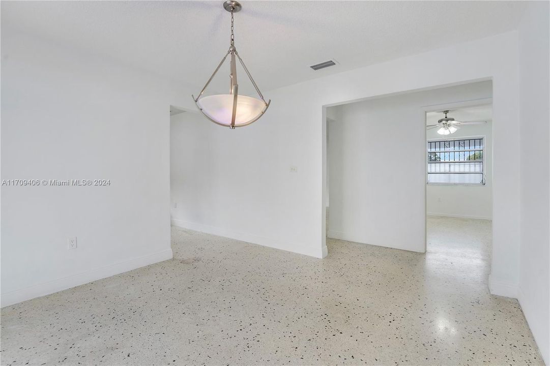 En Venta: $599,000 (3 camas, 2 baños, 1772 Pies cuadrados)