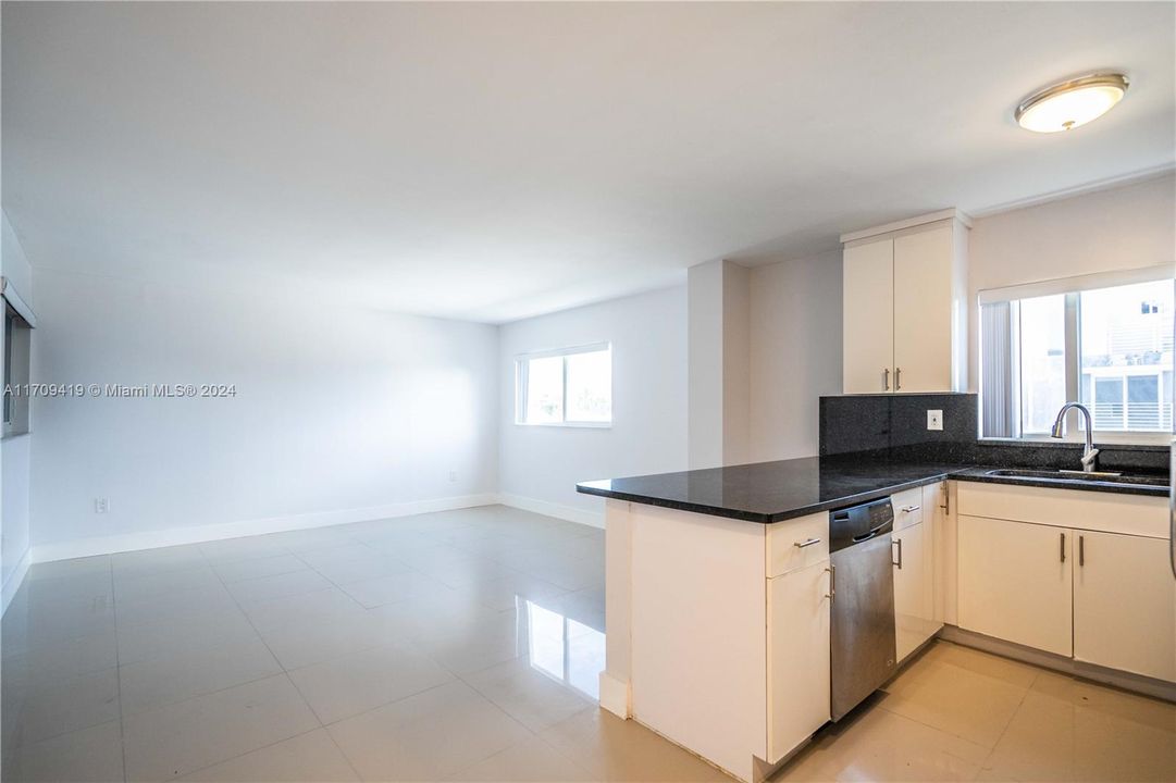 Recently Rented: $2,000 (1 beds, 1 baths, 0 Square Feet)