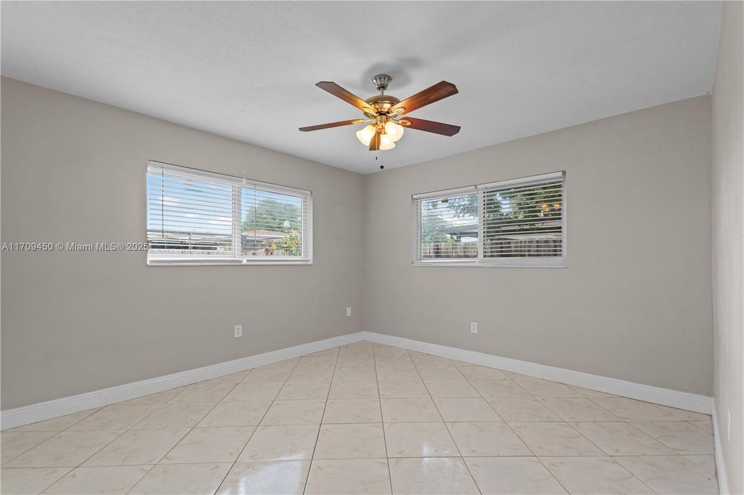 For Sale: $469,900 (3 beds, 2 baths, 1537 Square Feet)