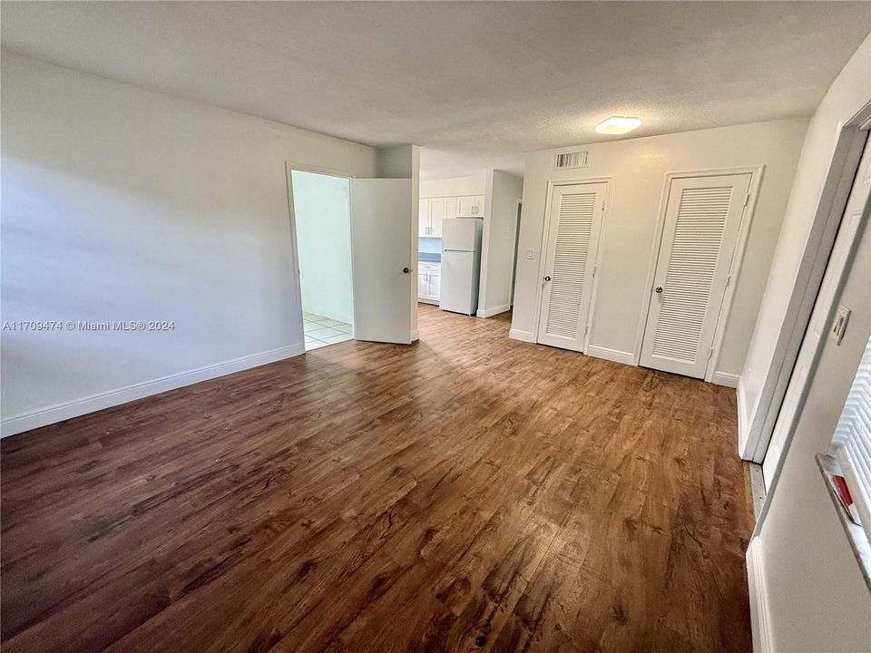 For Rent: $1,900 (2 beds, 1 baths, 800 Square Feet)