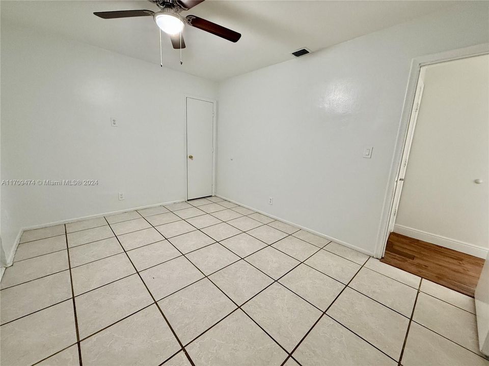 For Rent: $1,900 (2 beds, 1 baths, 800 Square Feet)