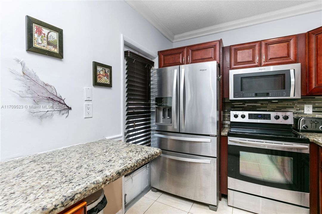 For Sale: $195,000 (1 beds, 1 baths, 750 Square Feet)