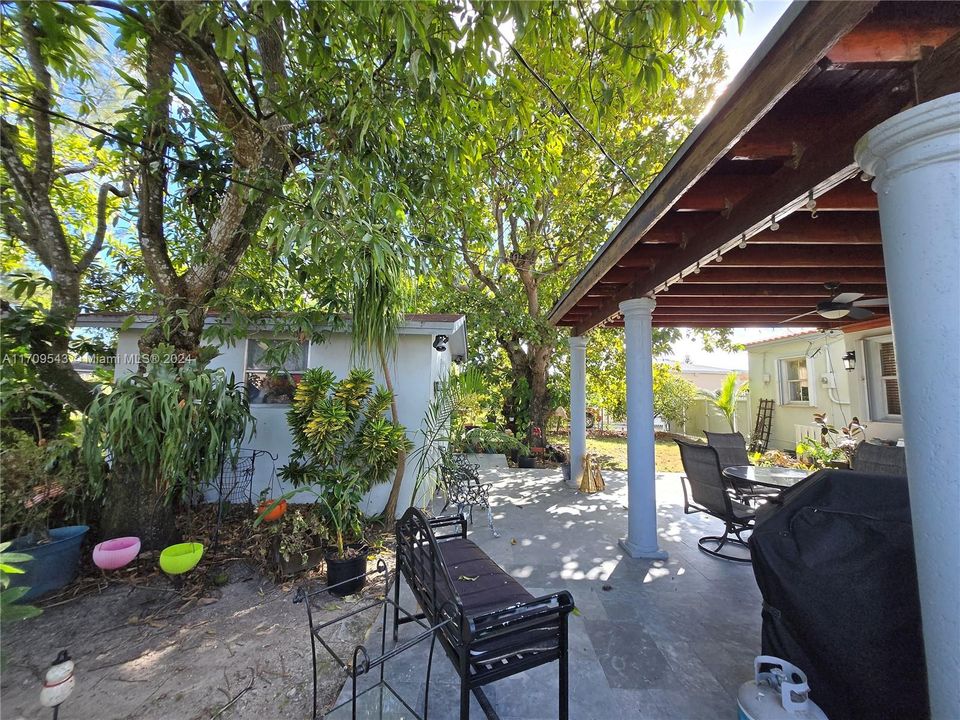 For Sale: $700,000 (4 beds, 2 baths, 1376 Square Feet)