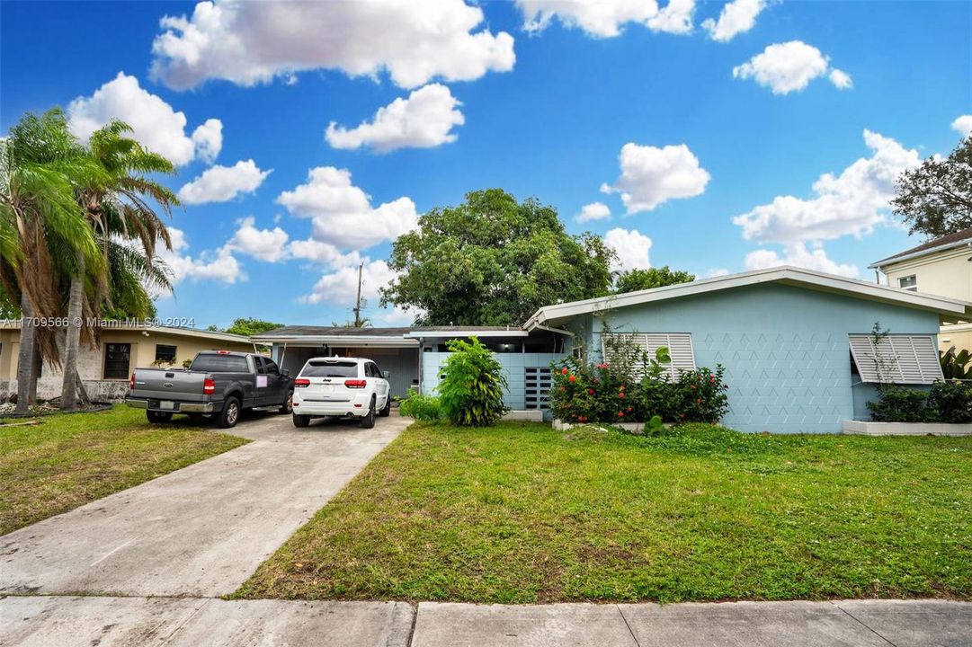 For Rent: $3,799 (3 beds, 2 baths, 1448 Square Feet)