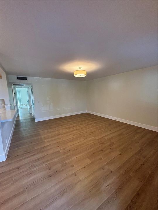 For Rent: $2,000 (2 beds, 2 baths, 1044 Square Feet)