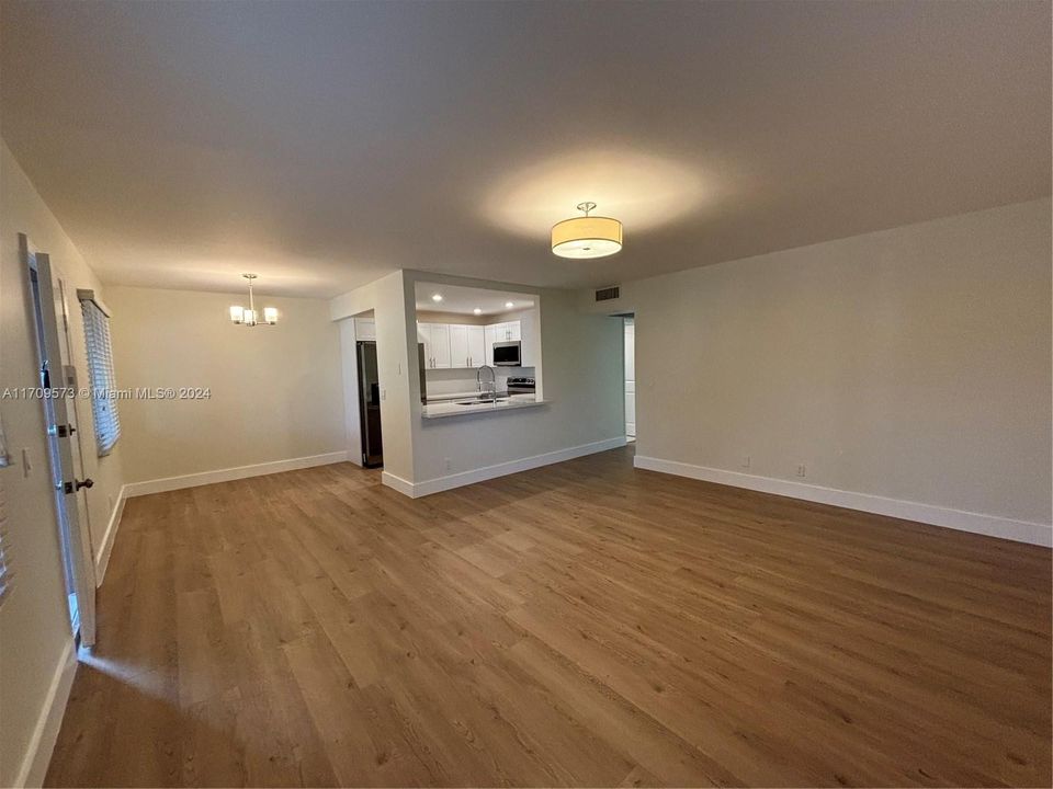 For Rent: $2,000 (2 beds, 2 baths, 1044 Square Feet)