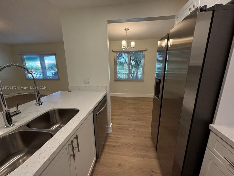 For Rent: $2,000 (2 beds, 2 baths, 1044 Square Feet)