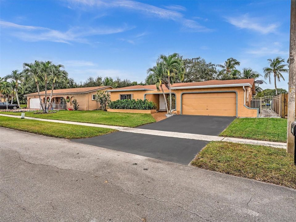 For Sale: $689,000 (3 beds, 2 baths, 1543 Square Feet)