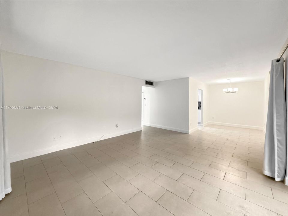 Active With Contract: $2,150 (1 beds, 1 baths, 833 Square Feet)