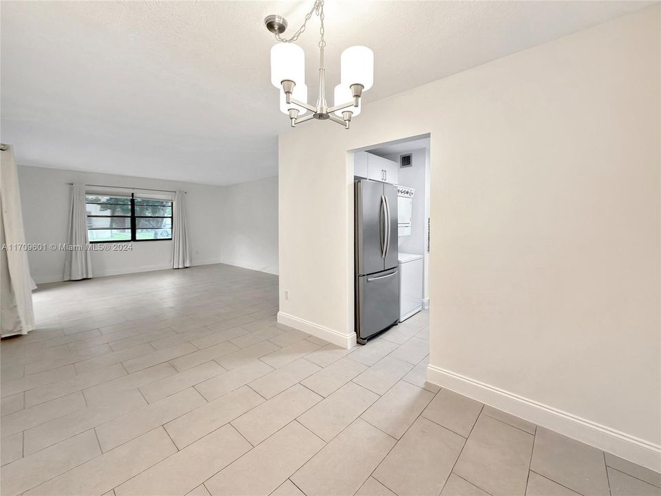 Active With Contract: $2,150 (1 beds, 1 baths, 833 Square Feet)