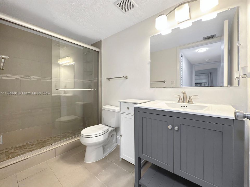 Active With Contract: $2,150 (1 beds, 1 baths, 833 Square Feet)