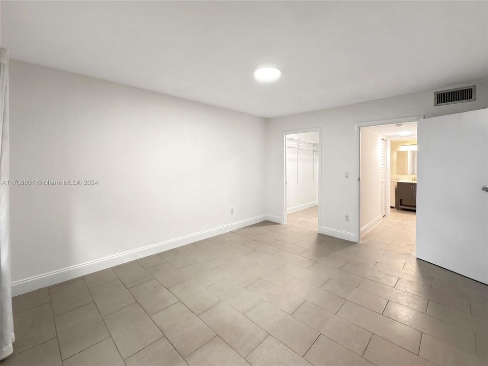 Active With Contract: $2,150 (1 beds, 1 baths, 833 Square Feet)