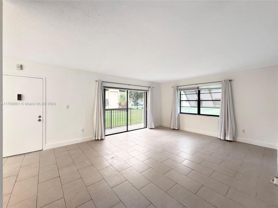 Active With Contract: $2,150 (1 beds, 1 baths, 833 Square Feet)