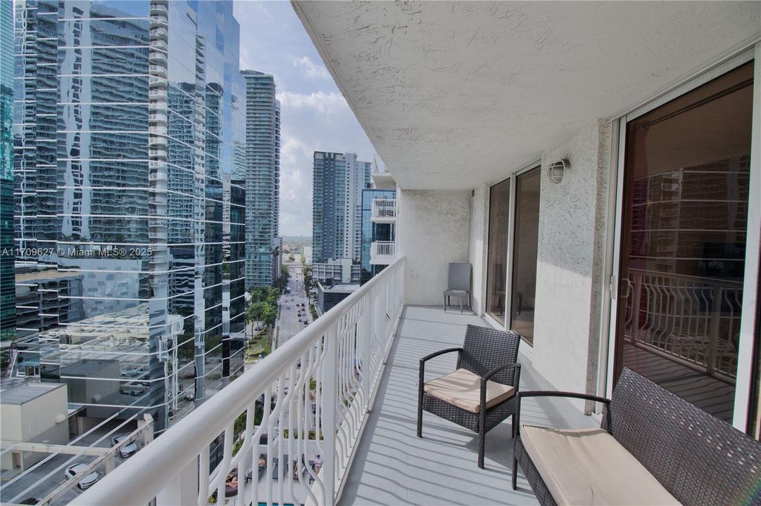 For Sale: $518,000 (1 beds, 1 baths, 825 Square Feet)