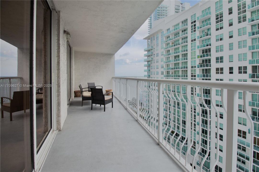 For Sale: $518,000 (1 beds, 1 baths, 825 Square Feet)