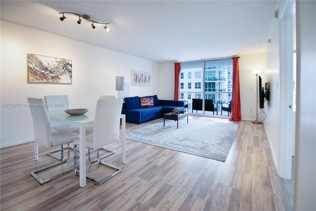 For Sale: $518,000 (1 beds, 1 baths, 825 Square Feet)