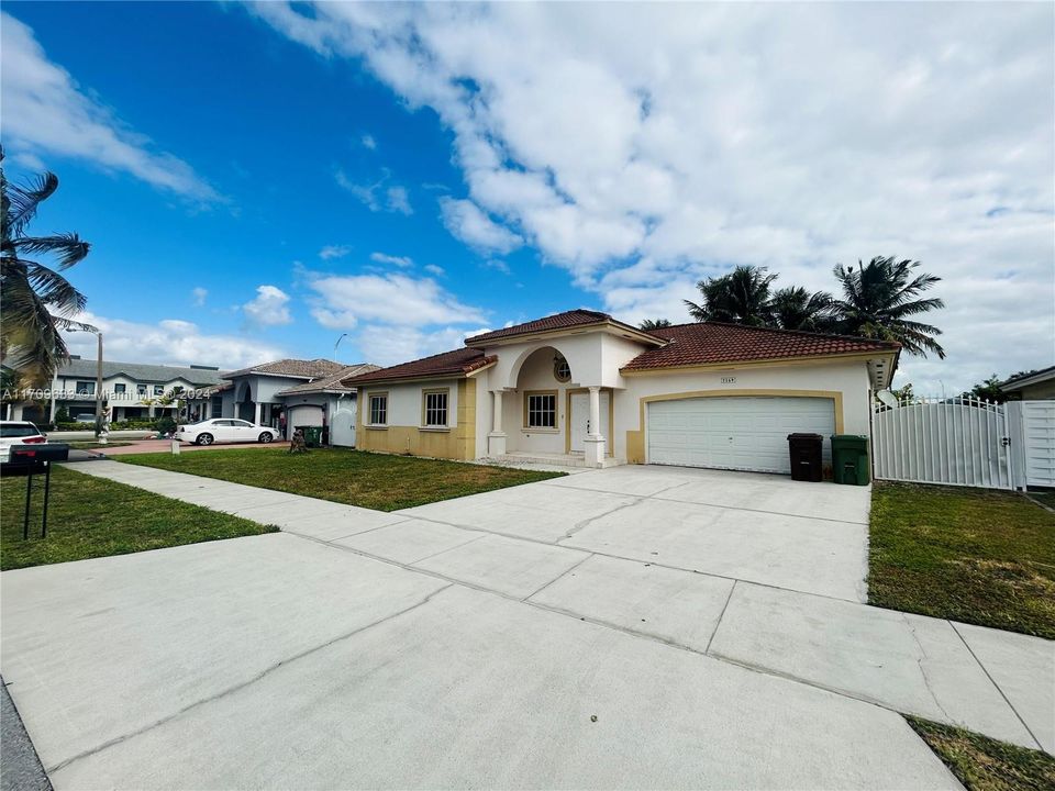 For Sale: $745,000 (4 beds, 2 baths, 1983 Square Feet)