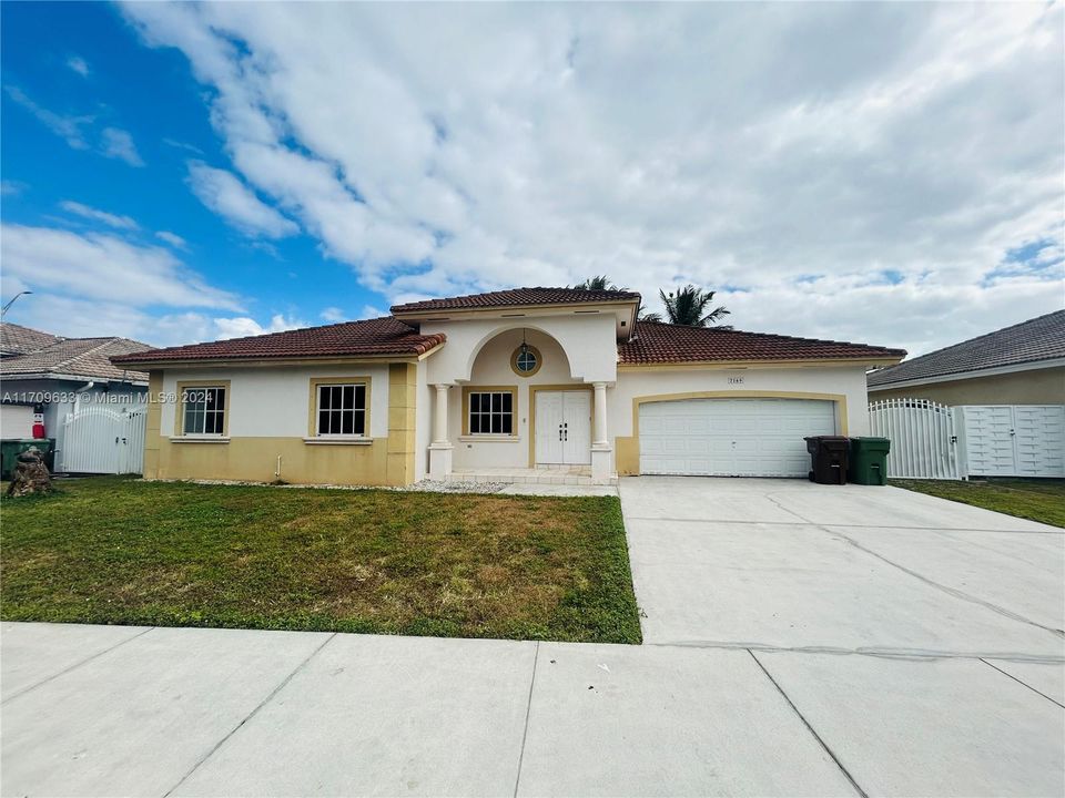 For Sale: $745,000 (4 beds, 2 baths, 1983 Square Feet)