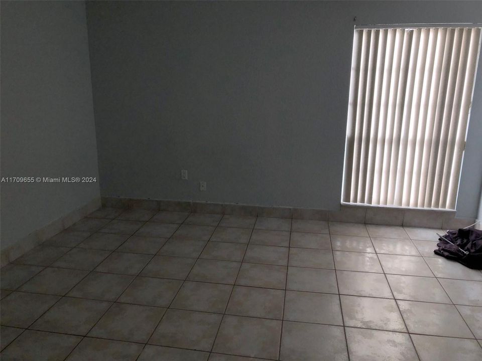 Recently Rented: $2,000 (1 beds, 1 baths, 709 Square Feet)