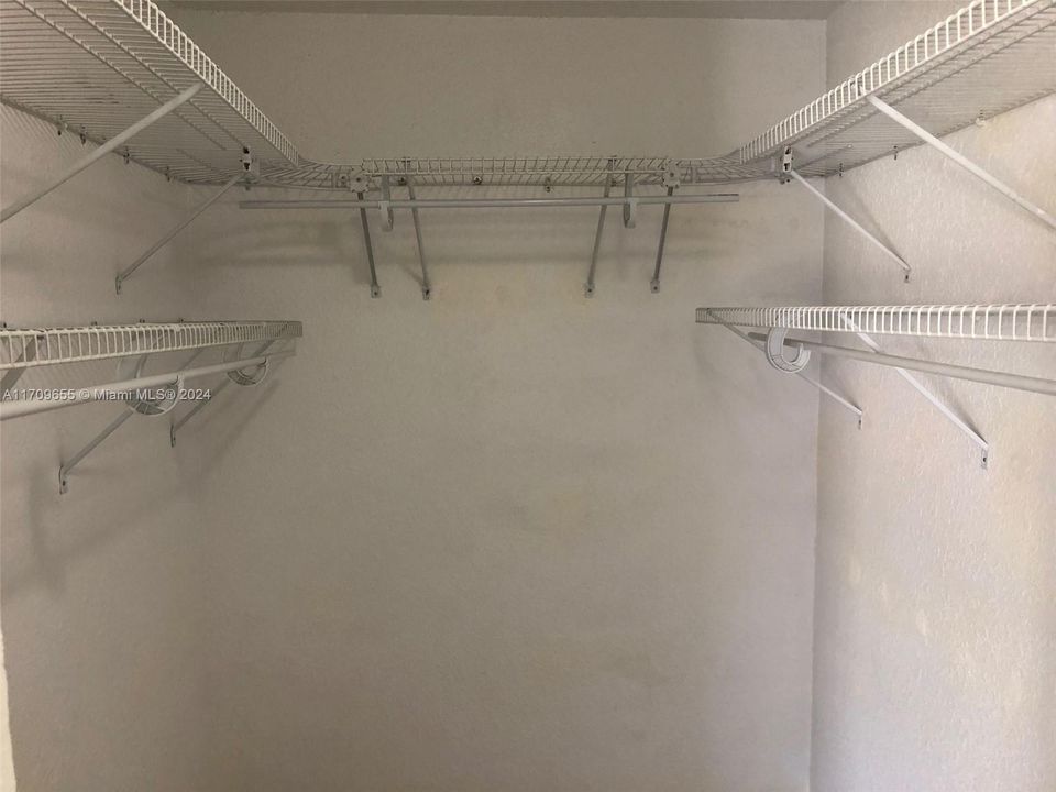 Recently Rented: $2,000 (1 beds, 1 baths, 709 Square Feet)