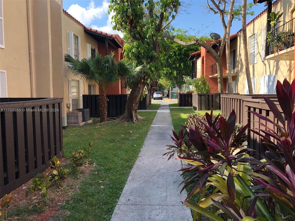 Recently Rented: $2,000 (1 beds, 1 baths, 709 Square Feet)