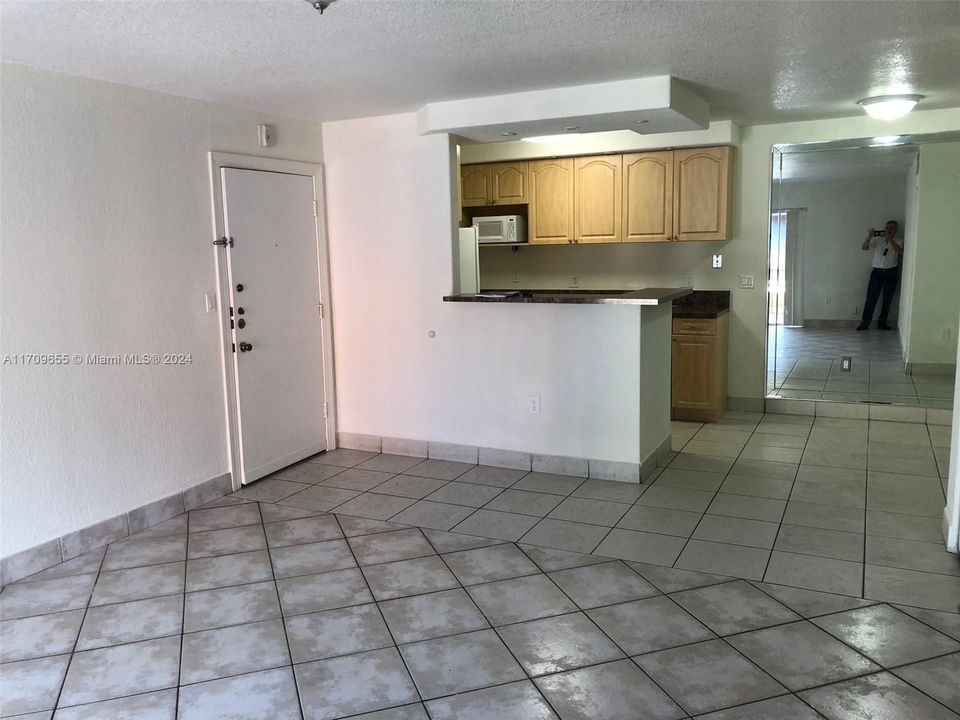 Recently Rented: $2,000 (1 beds, 1 baths, 709 Square Feet)