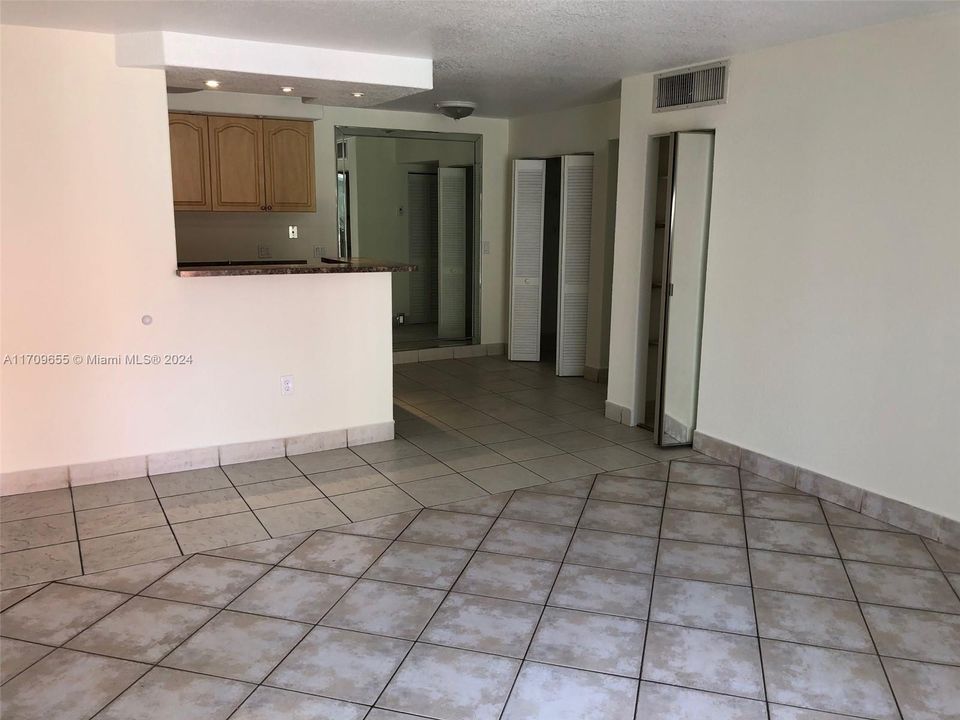 Recently Rented: $2,000 (1 beds, 1 baths, 709 Square Feet)