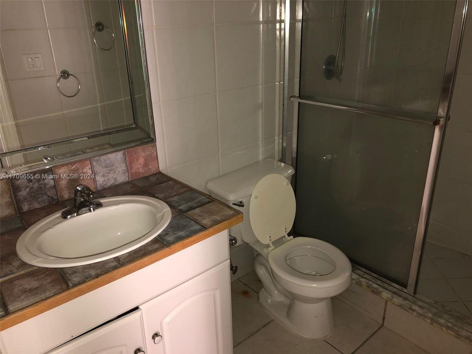 Recently Rented: $2,000 (1 beds, 1 baths, 709 Square Feet)