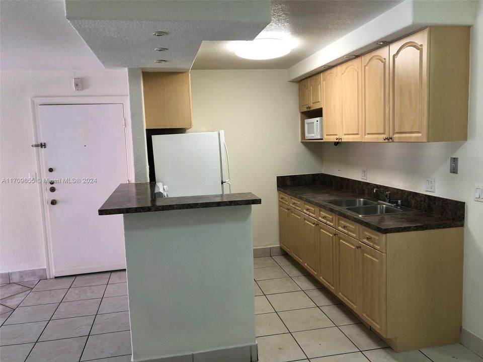 Recently Rented: $2,000 (1 beds, 1 baths, 709 Square Feet)