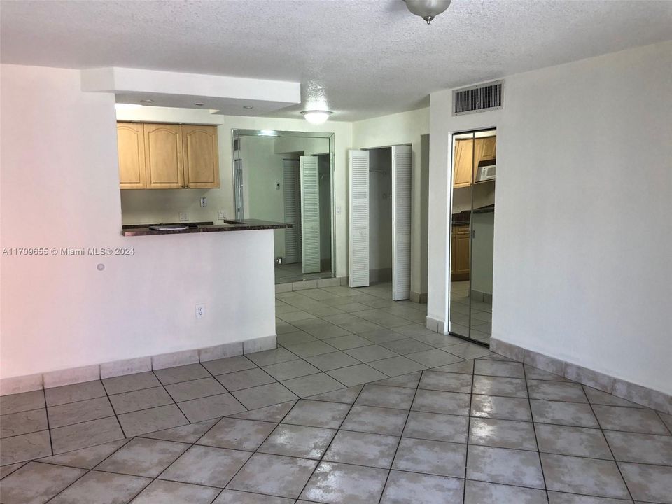 Recently Rented: $2,000 (1 beds, 1 baths, 709 Square Feet)