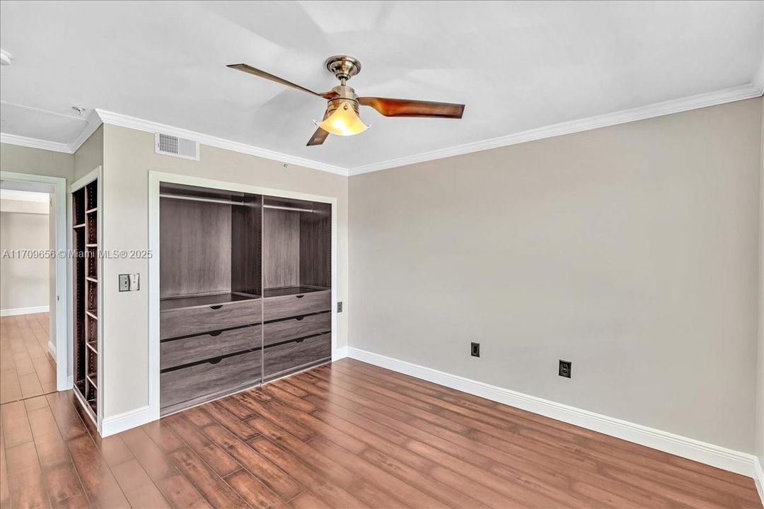 For Sale: $310,000 (2 beds, 2 baths, 1065 Square Feet)