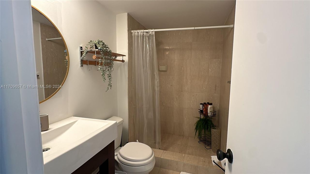 Active With Contract: $3,400 (2 beds, 2 baths, 1132 Square Feet)