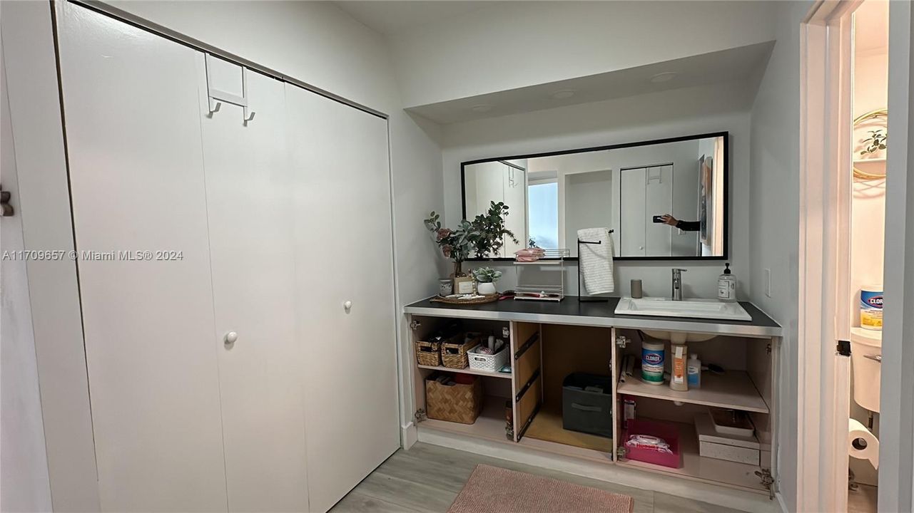 Active With Contract: $3,400 (2 beds, 2 baths, 1132 Square Feet)