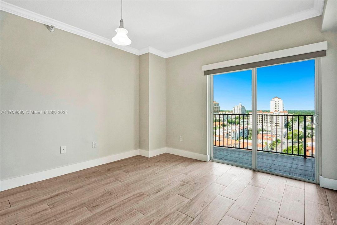 Active With Contract: $2,700 (1 beds, 1 baths, 831 Square Feet)