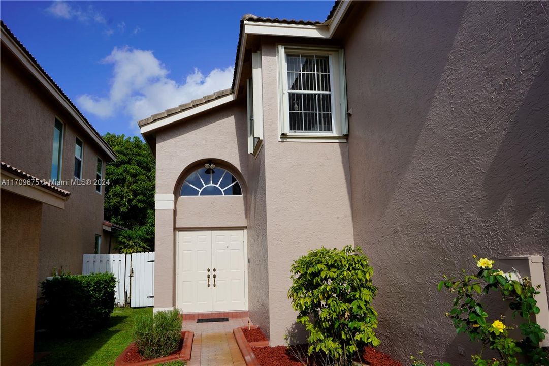 For Sale: $674,999 (3 beds, 2 baths, 2088 Square Feet)