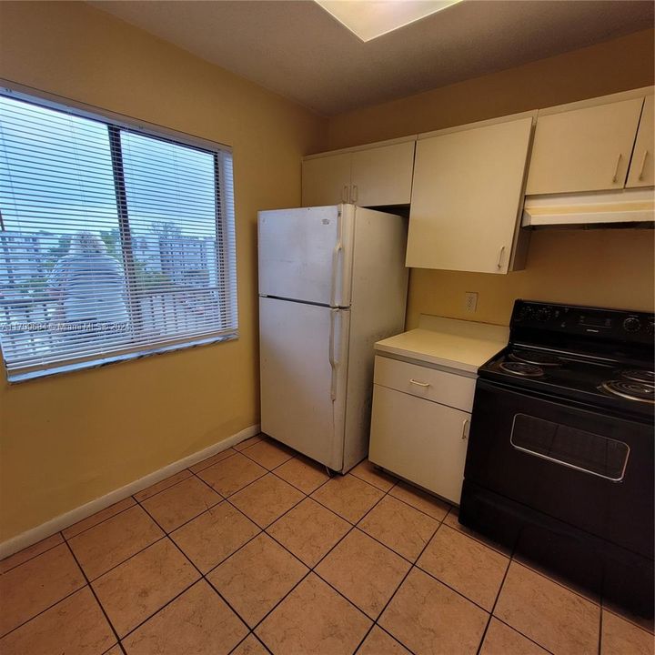 For Rent: $2,250 (2 beds, 2 baths, 832 Square Feet)