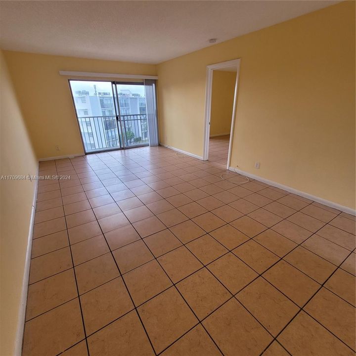 For Rent: $2,250 (2 beds, 2 baths, 832 Square Feet)