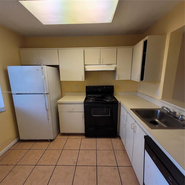 For Rent: $2,250 (2 beds, 2 baths, 832 Square Feet)