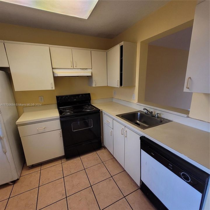 For Rent: $2,250 (2 beds, 2 baths, 832 Square Feet)