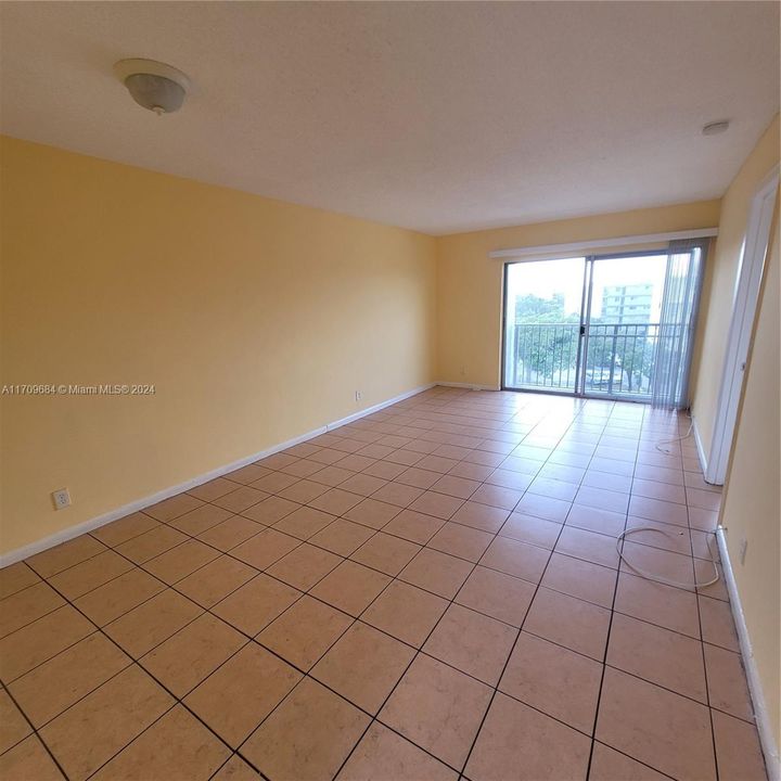 For Rent: $2,250 (2 beds, 2 baths, 832 Square Feet)