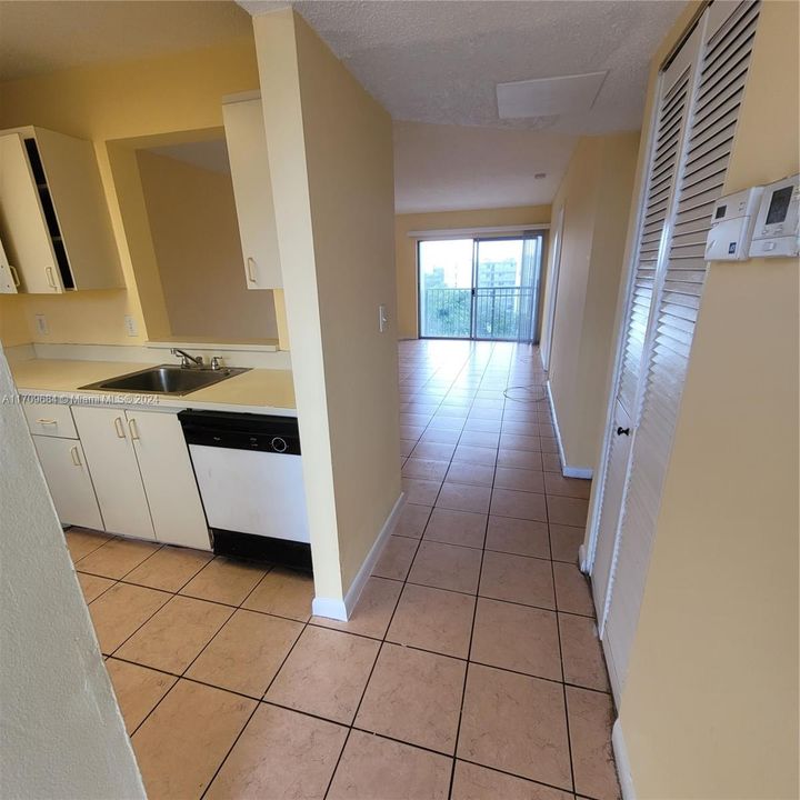 For Rent: $2,250 (2 beds, 2 baths, 832 Square Feet)