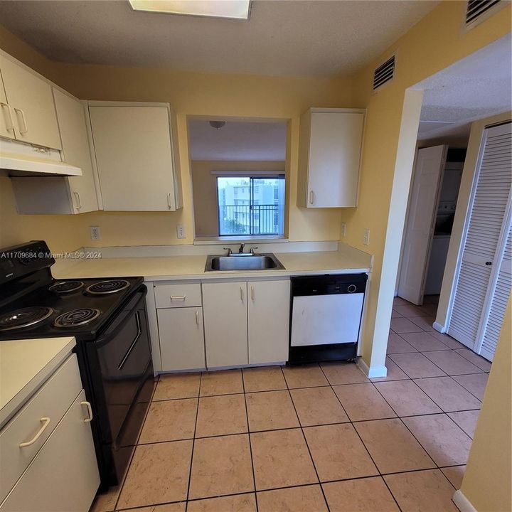 For Rent: $2,250 (2 beds, 2 baths, 832 Square Feet)