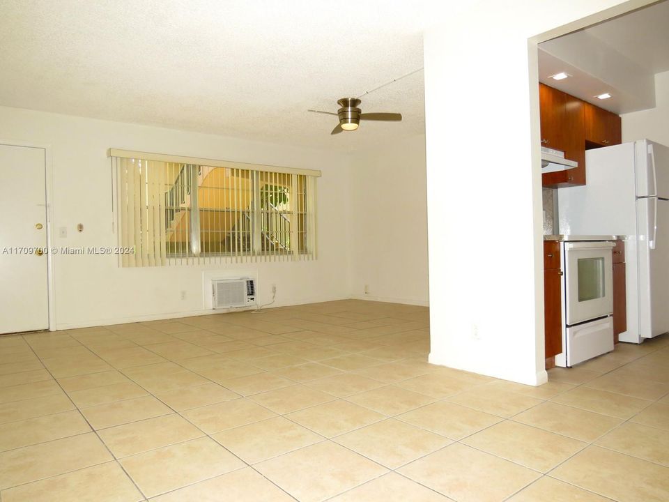 For Rent: $1,585 (1 beds, 1 baths, 811 Square Feet)